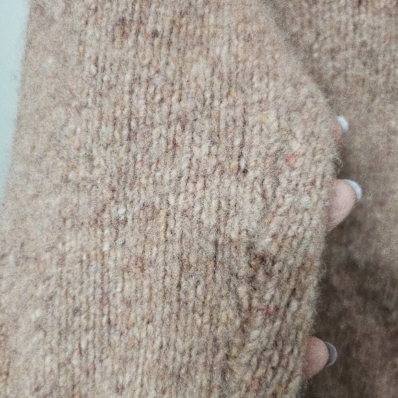 Cozy Women's Sweater in Soft Beige - Picture 4 of 6